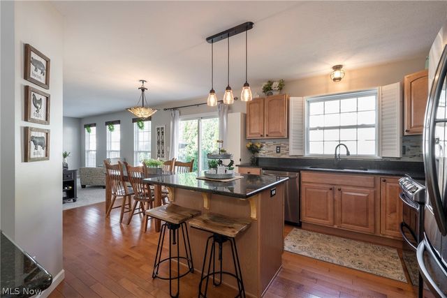 8537 Bentley Drive, Olmsted Falls, OH 44138