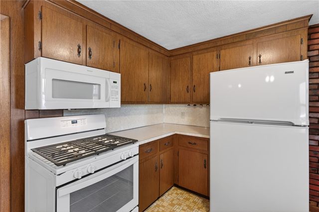 17 Crawford Street, Cranston, RI 02910