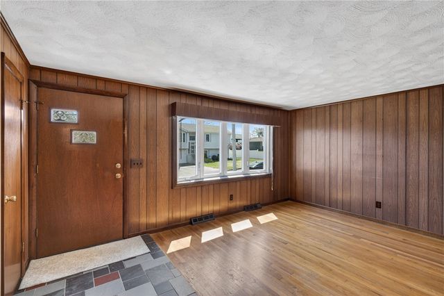 17 Crawford Street, Cranston, RI 02910