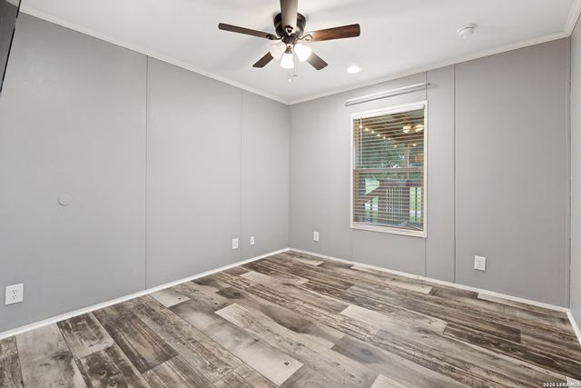 337 DEWEY LN, Seguin, TX 78155