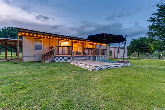 337 DEWEY LN, Seguin, TX 78155