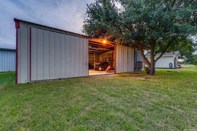 337 DEWEY LN, Seguin, TX 78155