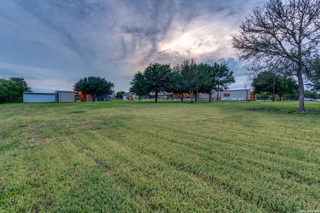 337 DEWEY LN, Seguin, TX 78155