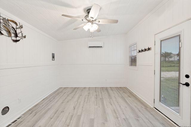 337 DEWEY LN, Seguin, TX 78155