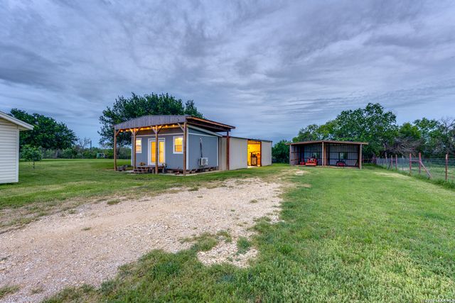 337 DEWEY LN, Seguin, TX 78155