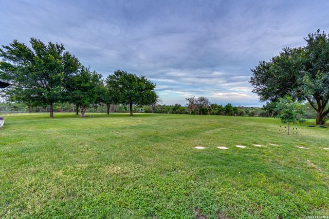 337 DEWEY LN, Seguin, TX 78155