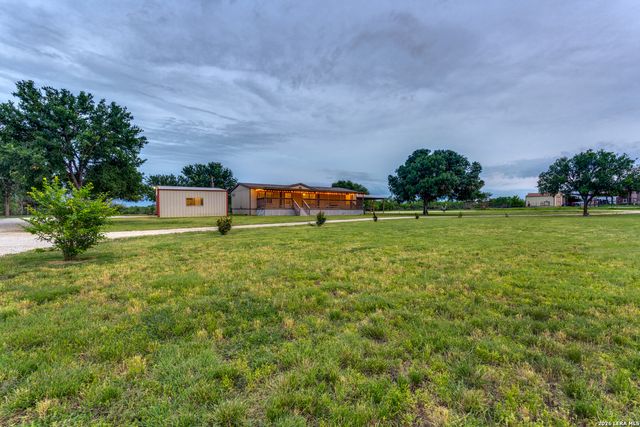337 DEWEY LN, Seguin, TX 78155