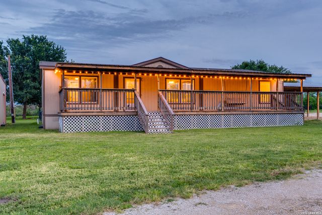 337 DEWEY LN, Seguin, TX 78155
