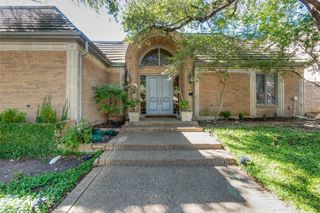 2 Hallshire Court, Dallas, TX 75225