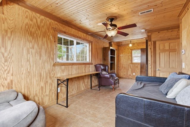 25986 Willow Road, Hermitage, MO 65668