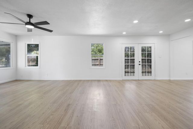 2924 Pock Ln, Stockton, CA 95205