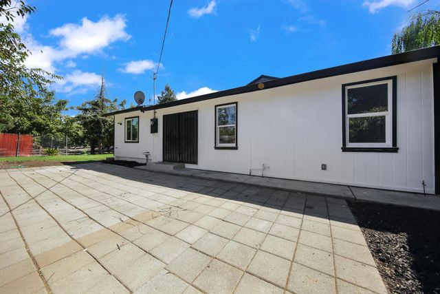 2924 Pock Ln, Stockton, CA 95205