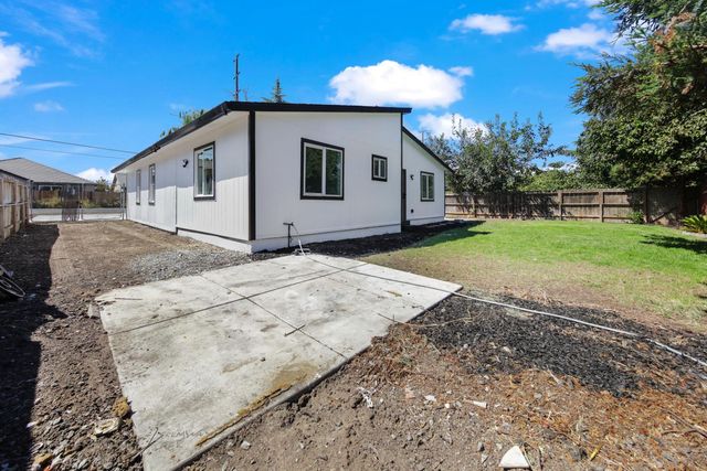 2924 Pock Ln, Stockton, CA 95205
