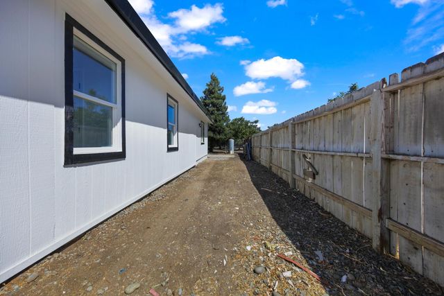 2924 Pock Ln, Stockton, CA 95205
