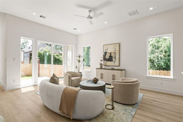 1424 E 33rd Street, Houston, TX 77022