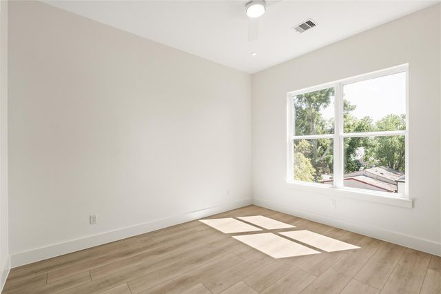 1424 E 33rd Street, Houston, TX 77022