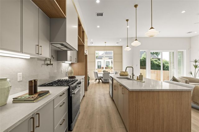 1424 E 33rd Street, Houston, TX 77022