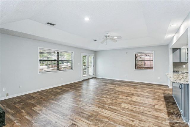 5073 Leeward Dr, Pensacola, FL 32507