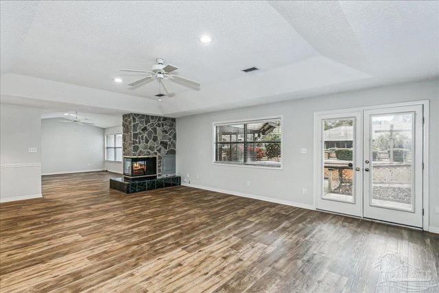 5073 Leeward Dr, Pensacola, FL 32507