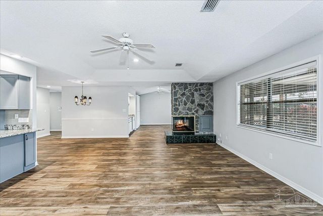 5073 Leeward Dr, Pensacola, FL 32507