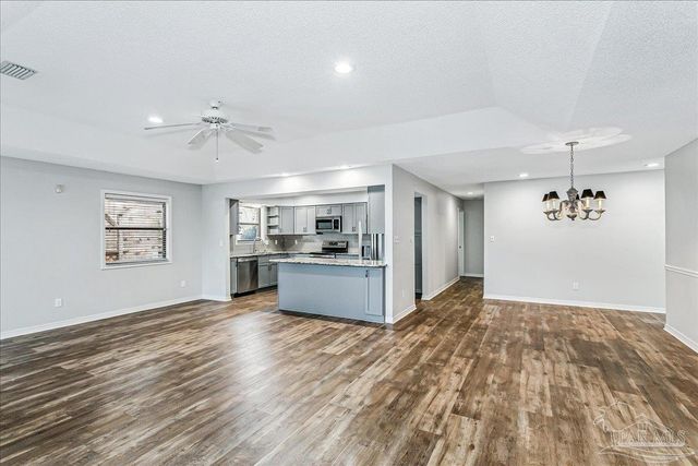 5073 Leeward Dr, Pensacola, FL 32507