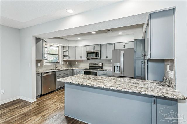 5073 Leeward Dr, Pensacola, FL 32507