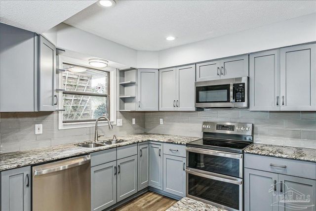 5073 Leeward Dr, Pensacola, FL 32507