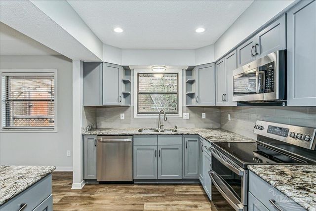 5073 Leeward Dr, Pensacola, FL 32507