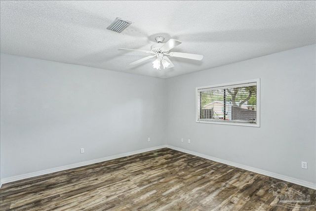 5073 Leeward Dr, Pensacola, FL 32507