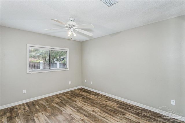 5073 Leeward Dr, Pensacola, FL 32507