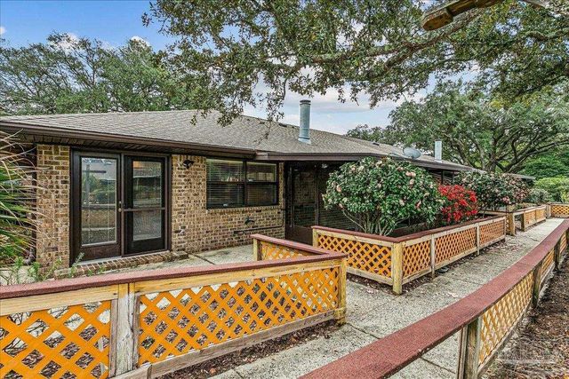 5073 Leeward Dr, Pensacola, FL 32507