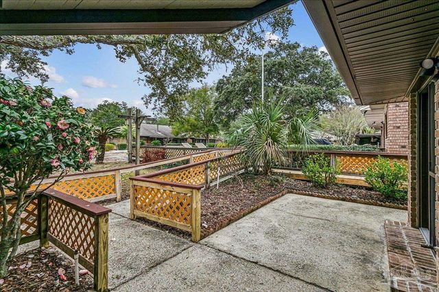 5073 Leeward Dr, Pensacola, FL 32507