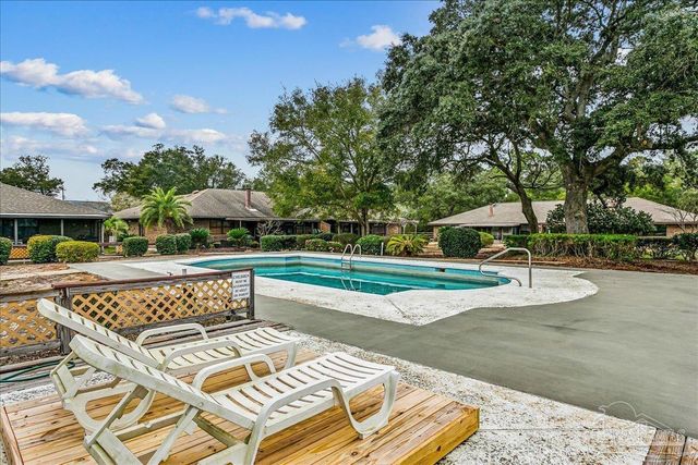 5073 Leeward Dr, Pensacola, FL 32507