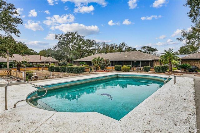 5073 Leeward Dr, Pensacola, FL 32507