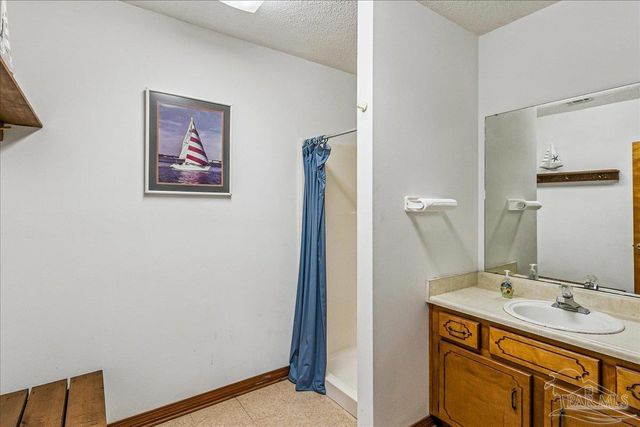 5073 Leeward Dr, Pensacola, FL 32507