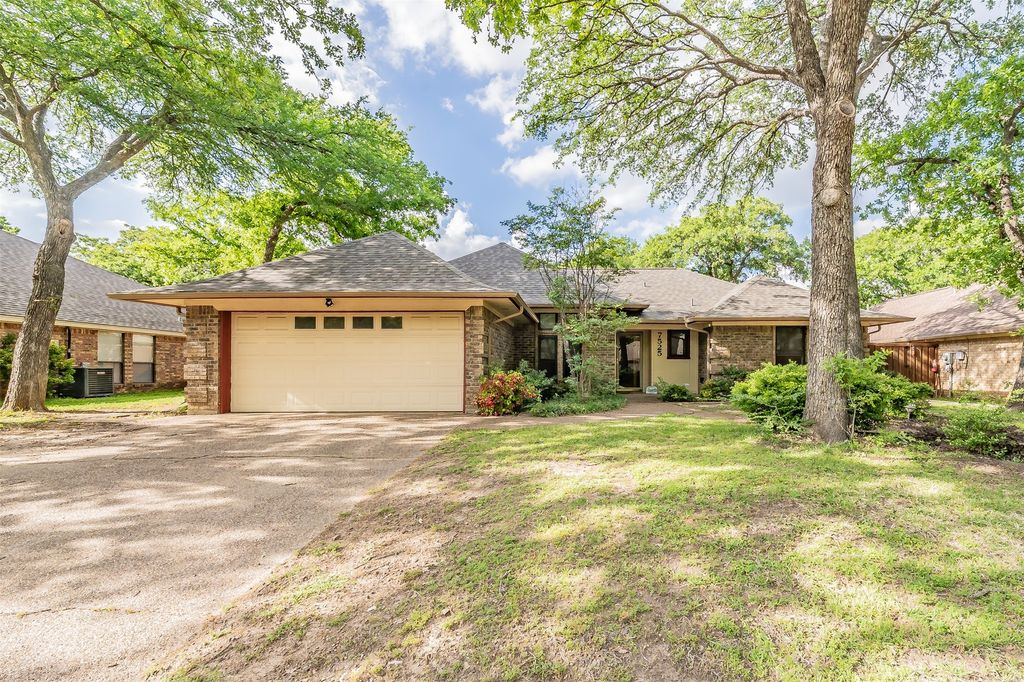 7525 Woodhaven Drive, North Richland Hills, TX 76182