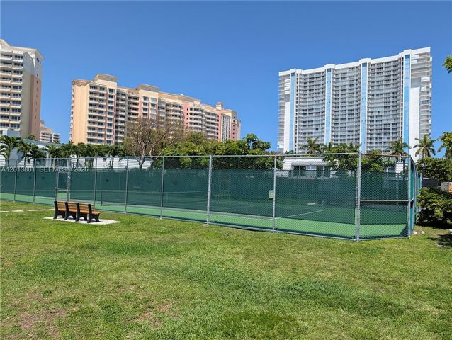 210 SeaView Dr 405, Key Biscayne, FL 33149