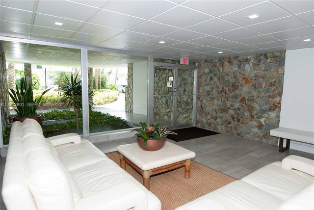 210 SeaView Dr 405, Key Biscayne, FL 33149