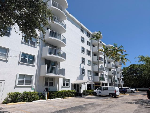 210 SeaView Dr 405, Key Biscayne, FL 33149