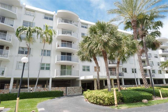 210 SeaView Dr 405, Key Biscayne, FL 33149