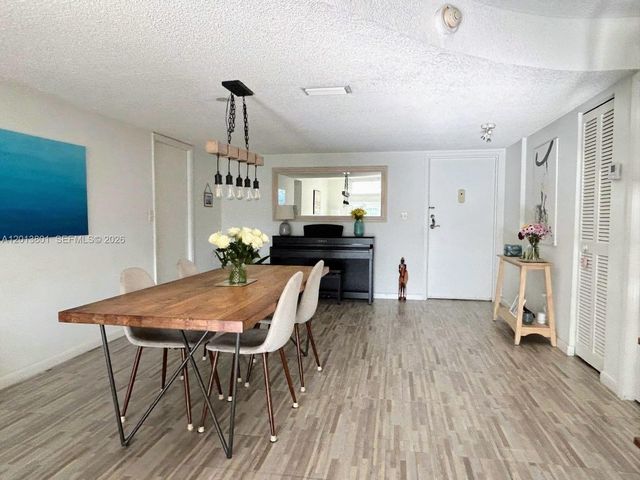 210 SeaView Dr 405, Key Biscayne, FL 33149