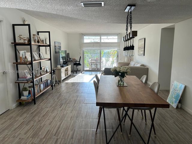 210 SeaView Dr 405, Key Biscayne, FL 33149