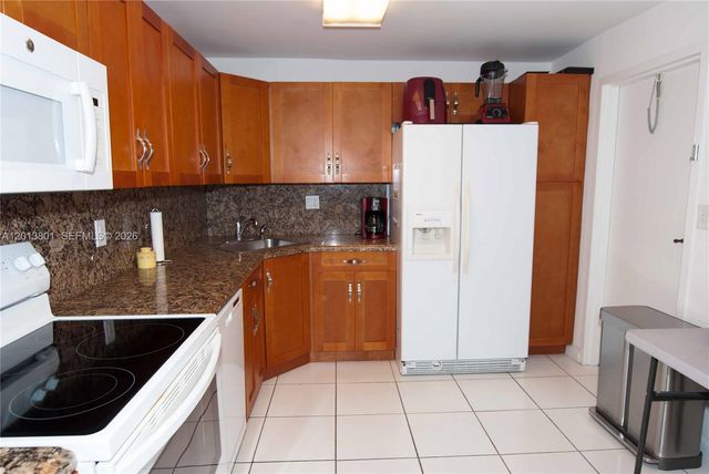 210 SeaView Dr 405, Key Biscayne, FL 33149