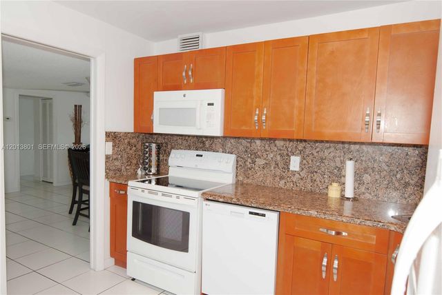 210 SeaView Dr 405, Key Biscayne, FL 33149