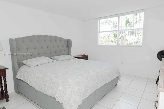 210 SeaView Dr 405, Key Biscayne, FL 33149