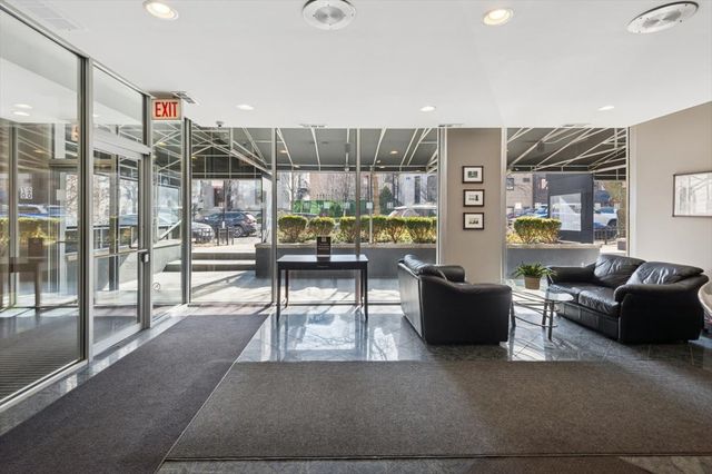 2700 N Hampden Court 18E, Chicago, IL 60614