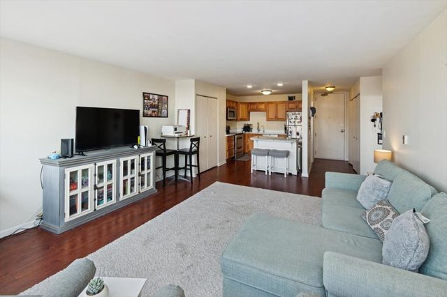 2700 N Hampden Court 18E, Chicago, IL 60614