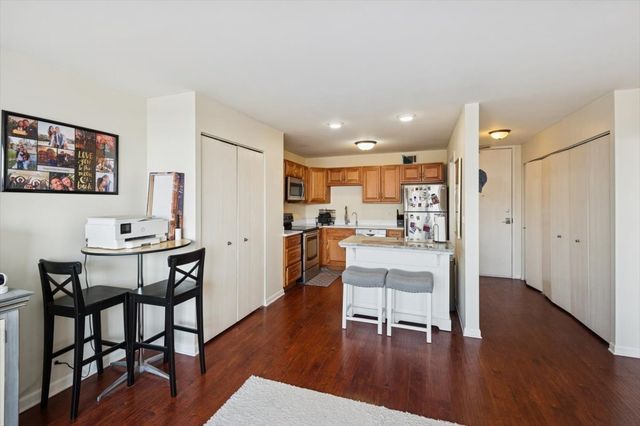 2700 N Hampden Court 18E, Chicago, IL 60614