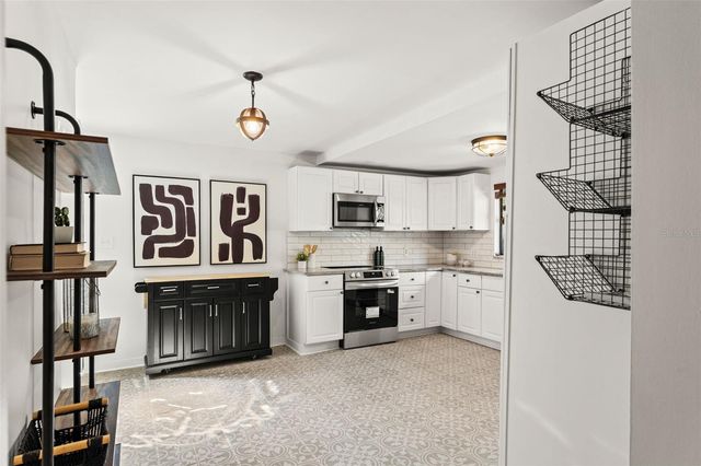 1402 HILTON PLACE, Tampa, FL 33604