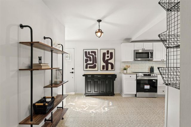 1402 HILTON PLACE, Tampa, FL 33604